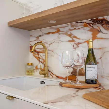 Montmartre Rochechouart - 1 Bed Sleeps 2 *